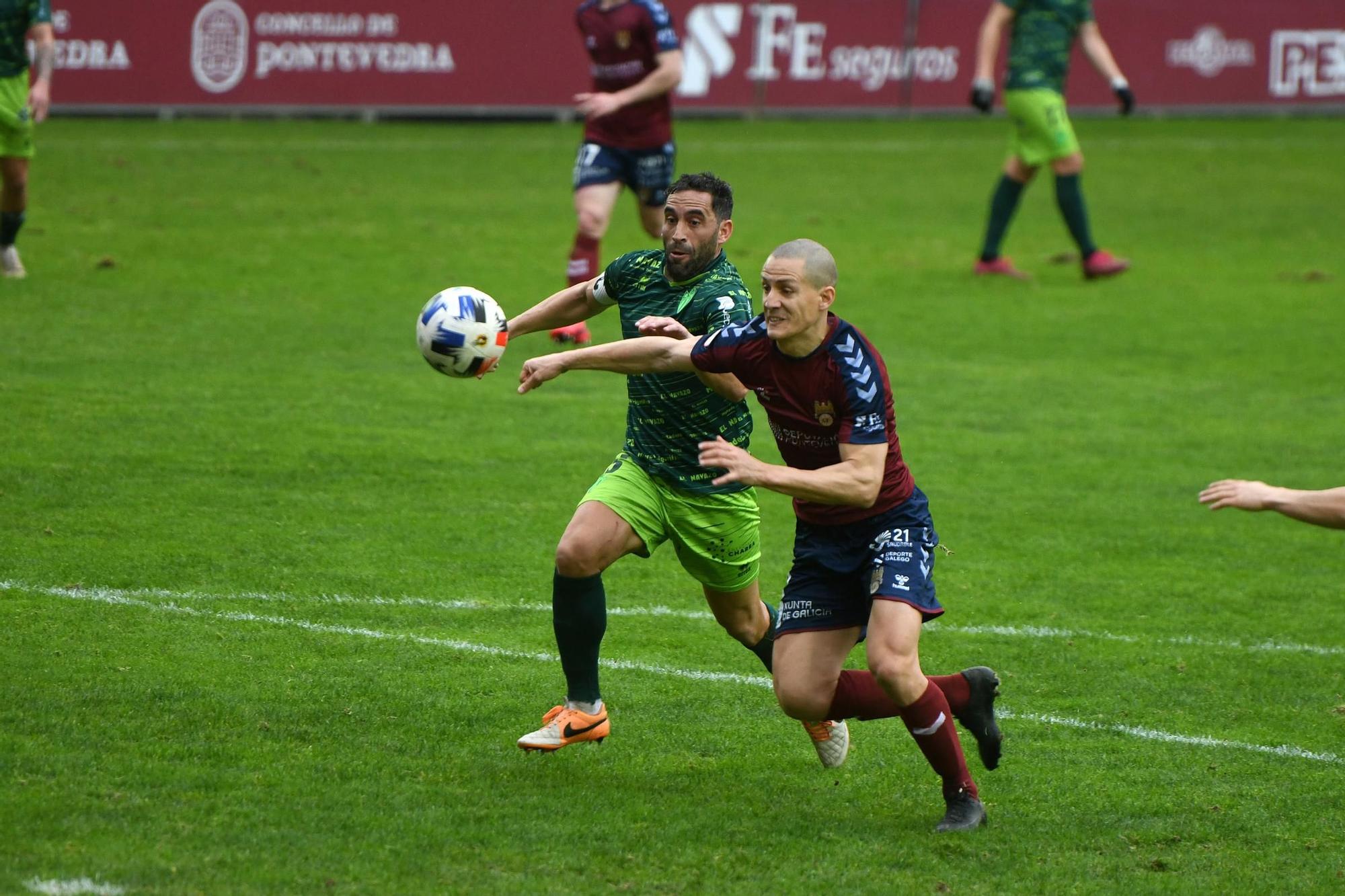 Luisito se desvive en su vuelta al banquillo del Pontevedra CF