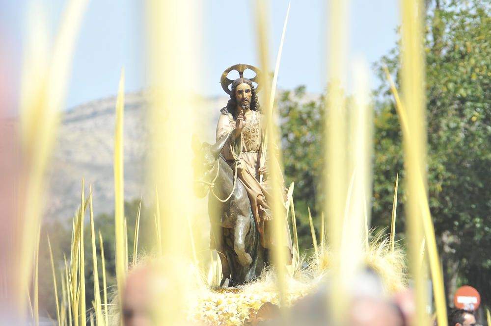 El calor es el gran protagonista en la procesión del Domingo de Ramos en Elche