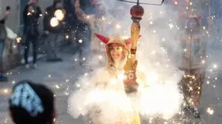 Las fiestas de Santa Eulàlia culminan con la Cercavila conmemorativa de los 425 años de los Gegants del Pi