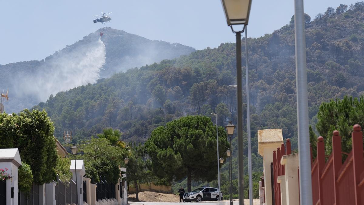 Zona de Pinos de Alhaurín donde sigue el incendio sin ser estabilizado