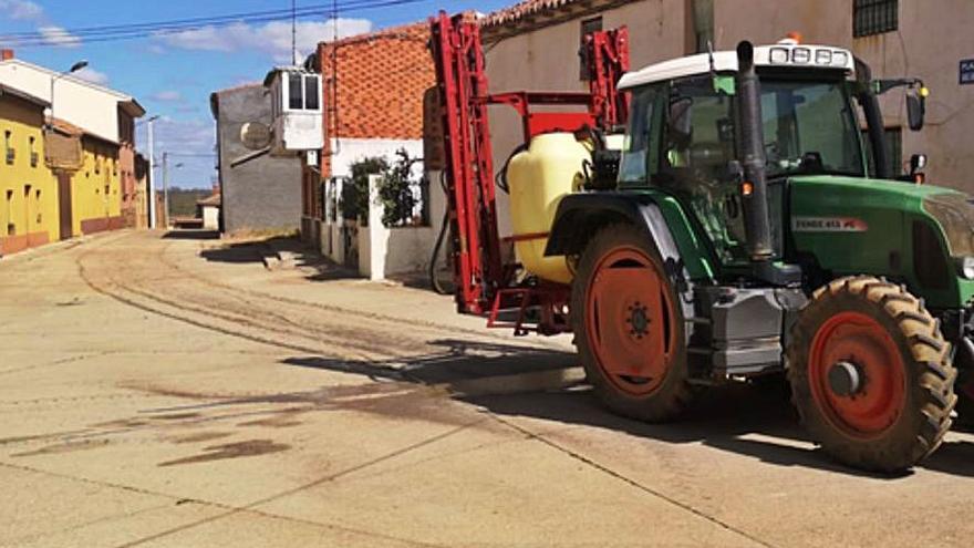 Casco urbano de Bretó, donde se están renvoando las redes. | E. P.