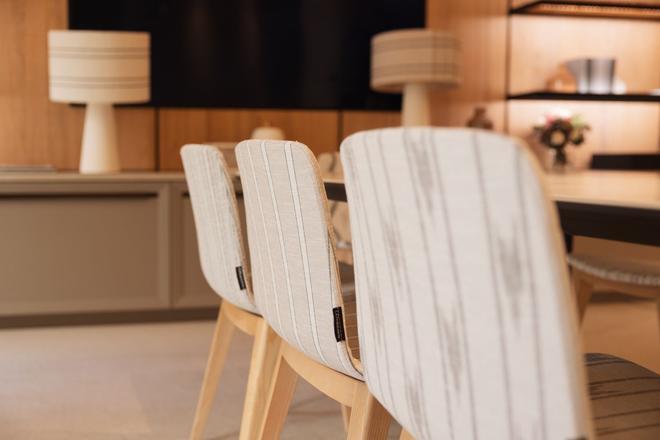 Presentación de un modelo de silla con la colaboración de Porcelanosa y una empresa valenciana