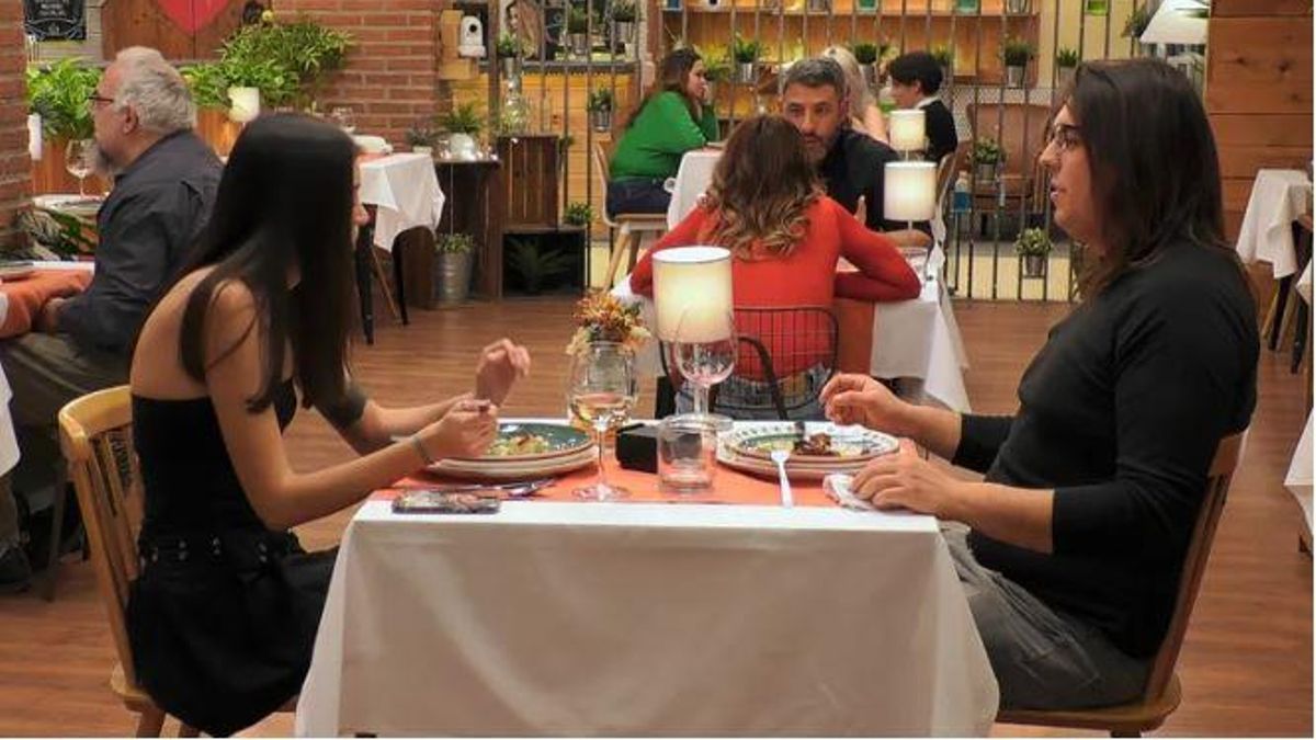 El momento más escatológico que se ha vivido en First Dates y que acaba con una inesperada reacción: "Me gusta jugar con..."