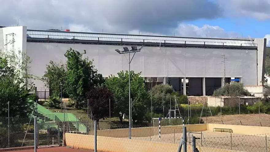 Antequera terminará de cubrir su nuevo pabellón a final de mes