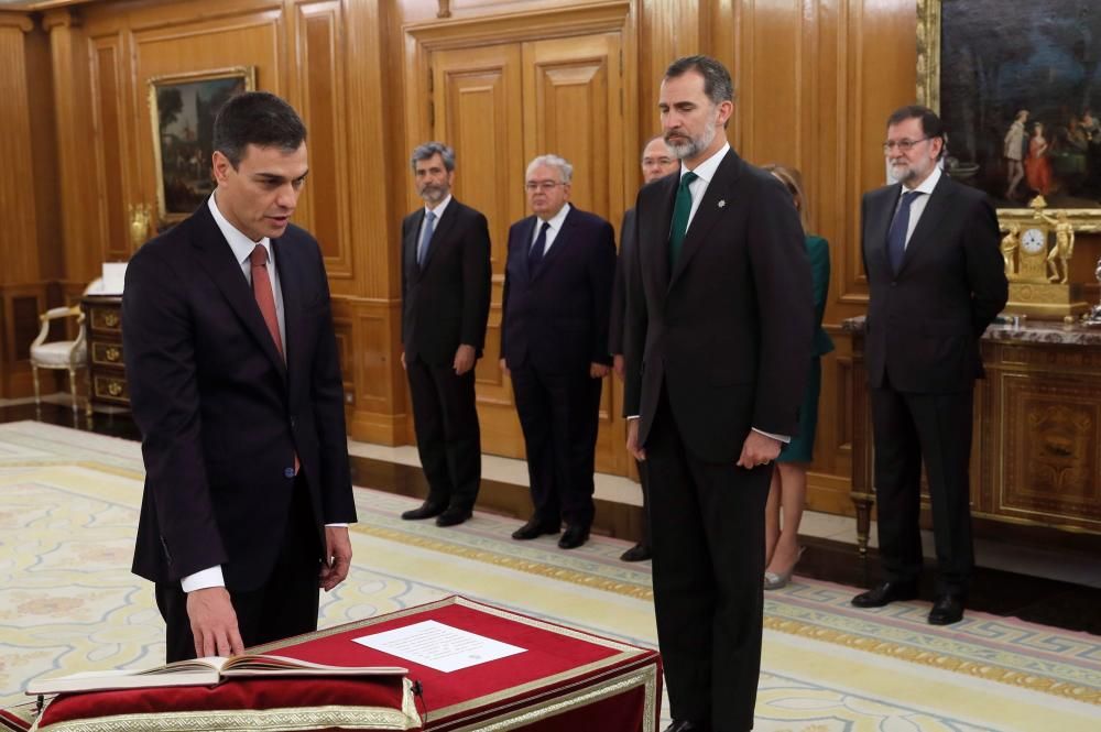 La toma de posesión de Pedro Sánchez, en fotos