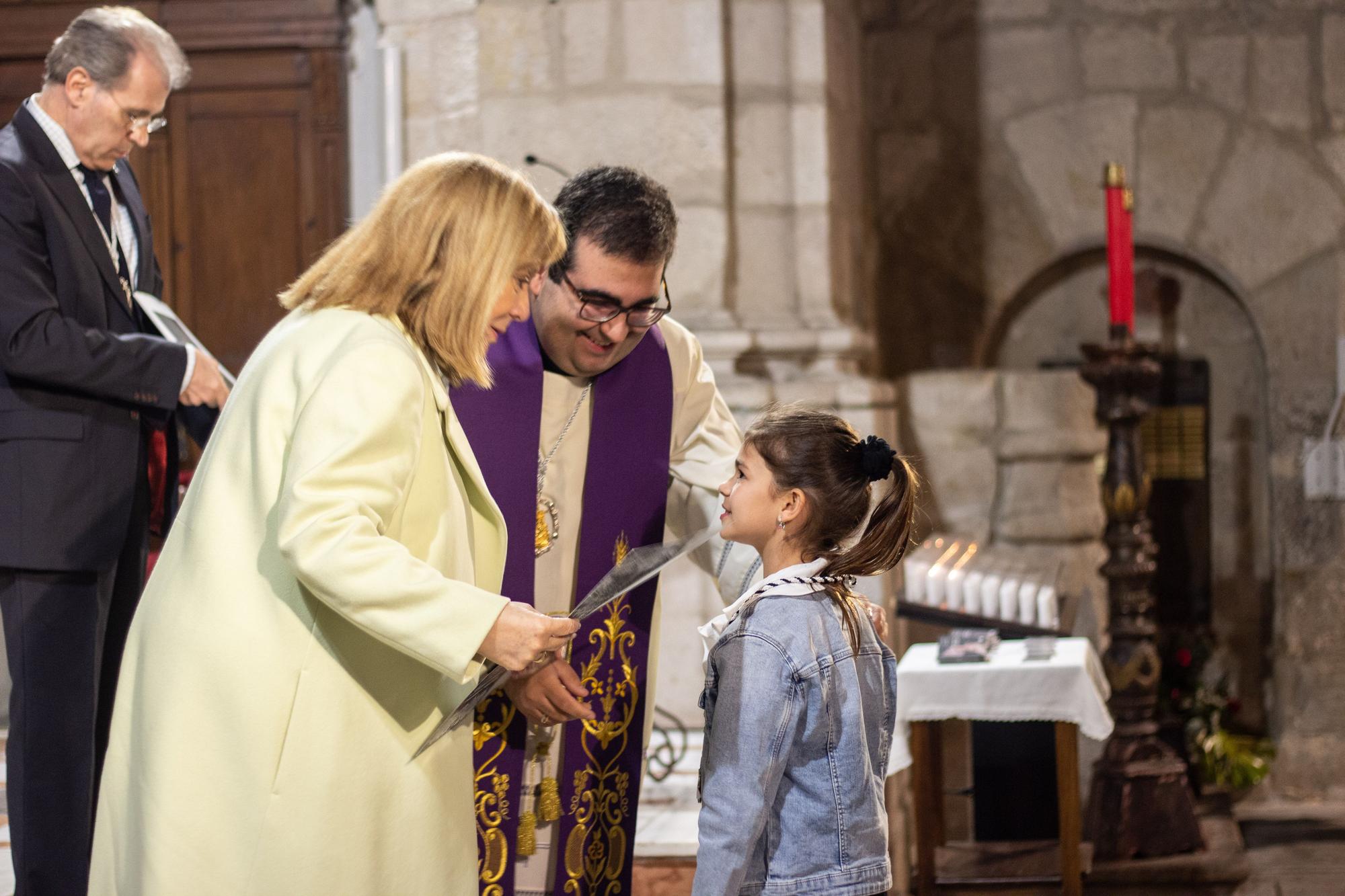 La Cofradía de Nuestra Madre de las Angustias da la bienvenida a las nuevas incorporaciones.