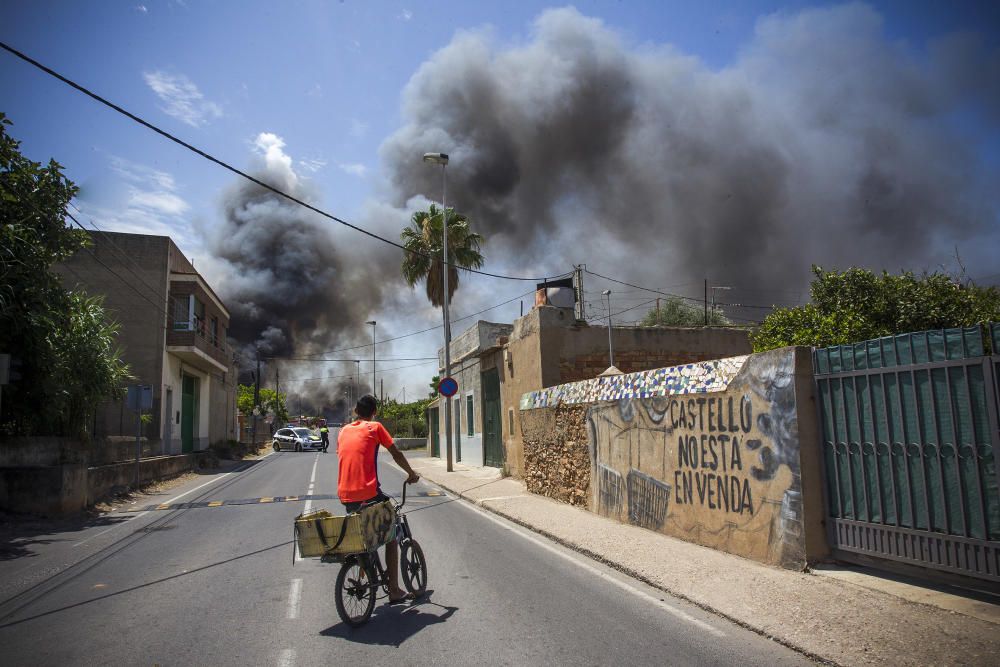 Incendio junto al cementerio de Castelló