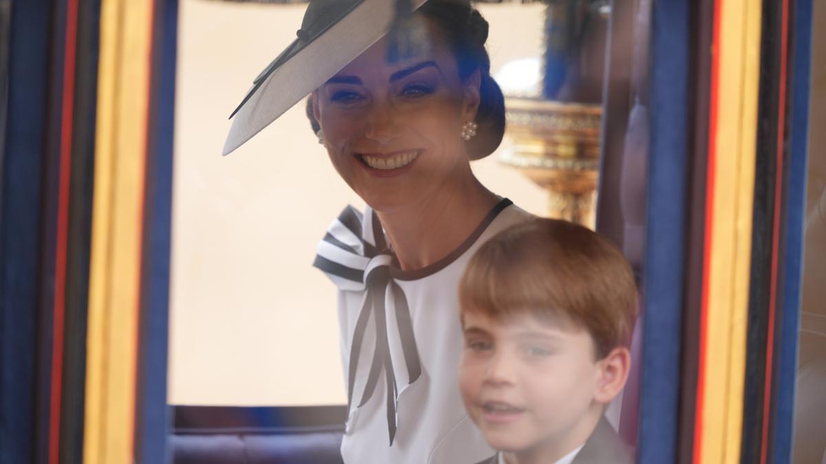Los gestos de cariño de Kate Middleton y sus hijos en su primer acto oficial tras anunciar que tenía cáncer hace 5 meses