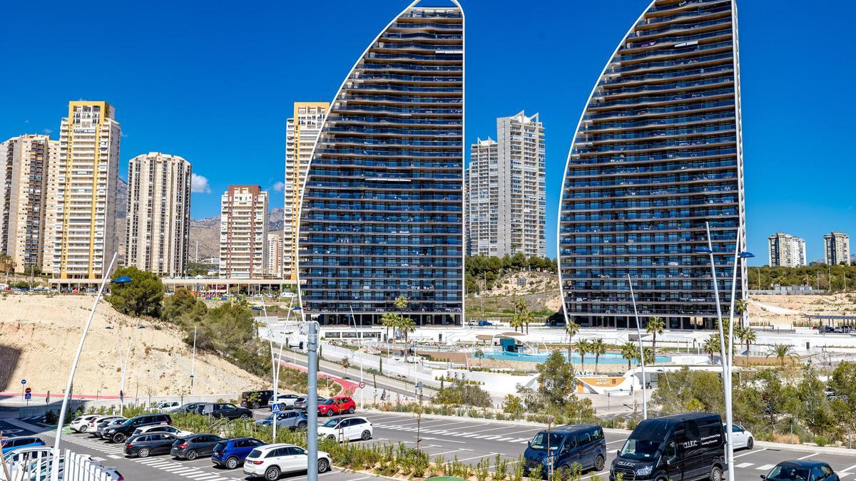 Torres de TM en la playa de Poniente en Benidorm.