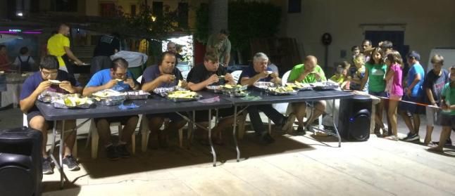 Melonenwettessen bei Fira de Meló in Vilafraca