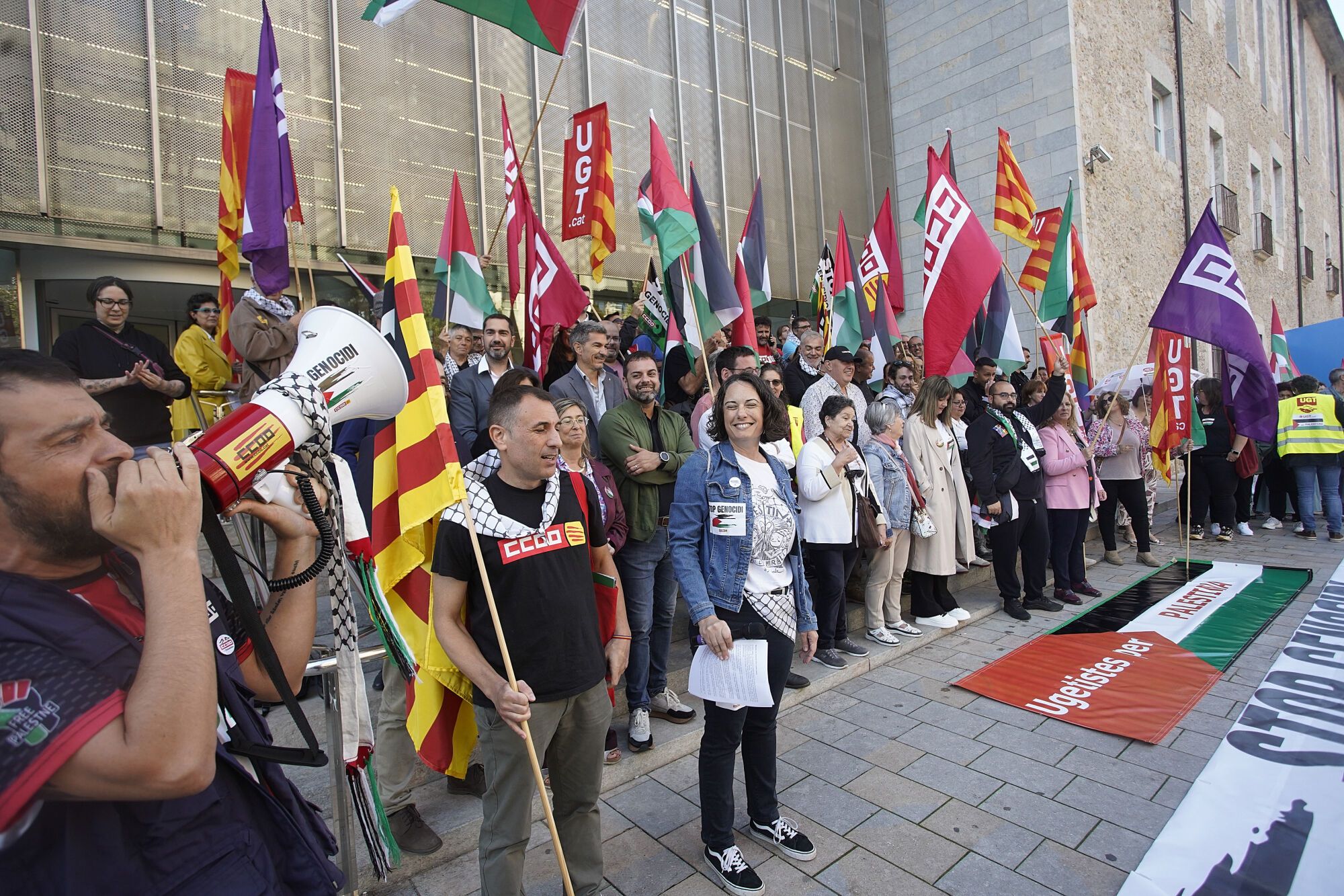 Girona concentració davant de la seu de la Generalitat de Girona vaga general en suport a Palestina
