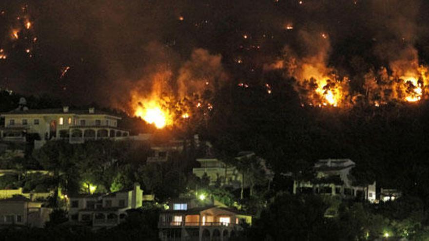 Los bomberos logran estabilizar el incendio de Costa d&#039;en Blanes