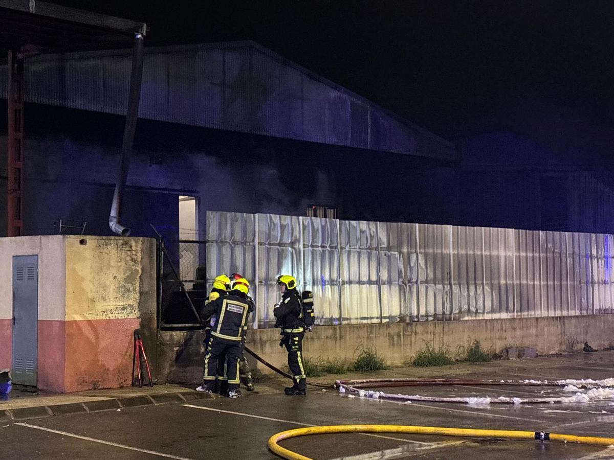 Galería de imágenes: Incendio industrial en Benicarló