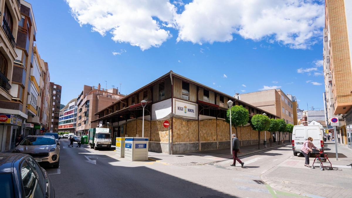 Exterior del mercado municipal de Tavernes de la Valldigna, en una imagen de archivo.
