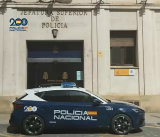 Sorprendido forzando la puerta de una oficina con una barra de hierro en Murcia