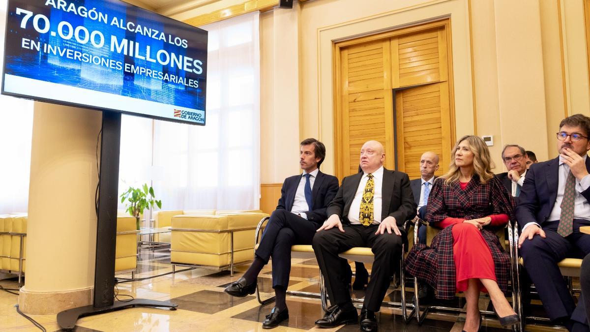 El presidente de Forestalia, Fernando Samper (derecha), en la presentación del proyecto Búfalo de centros de datos, en el Pignatelli.