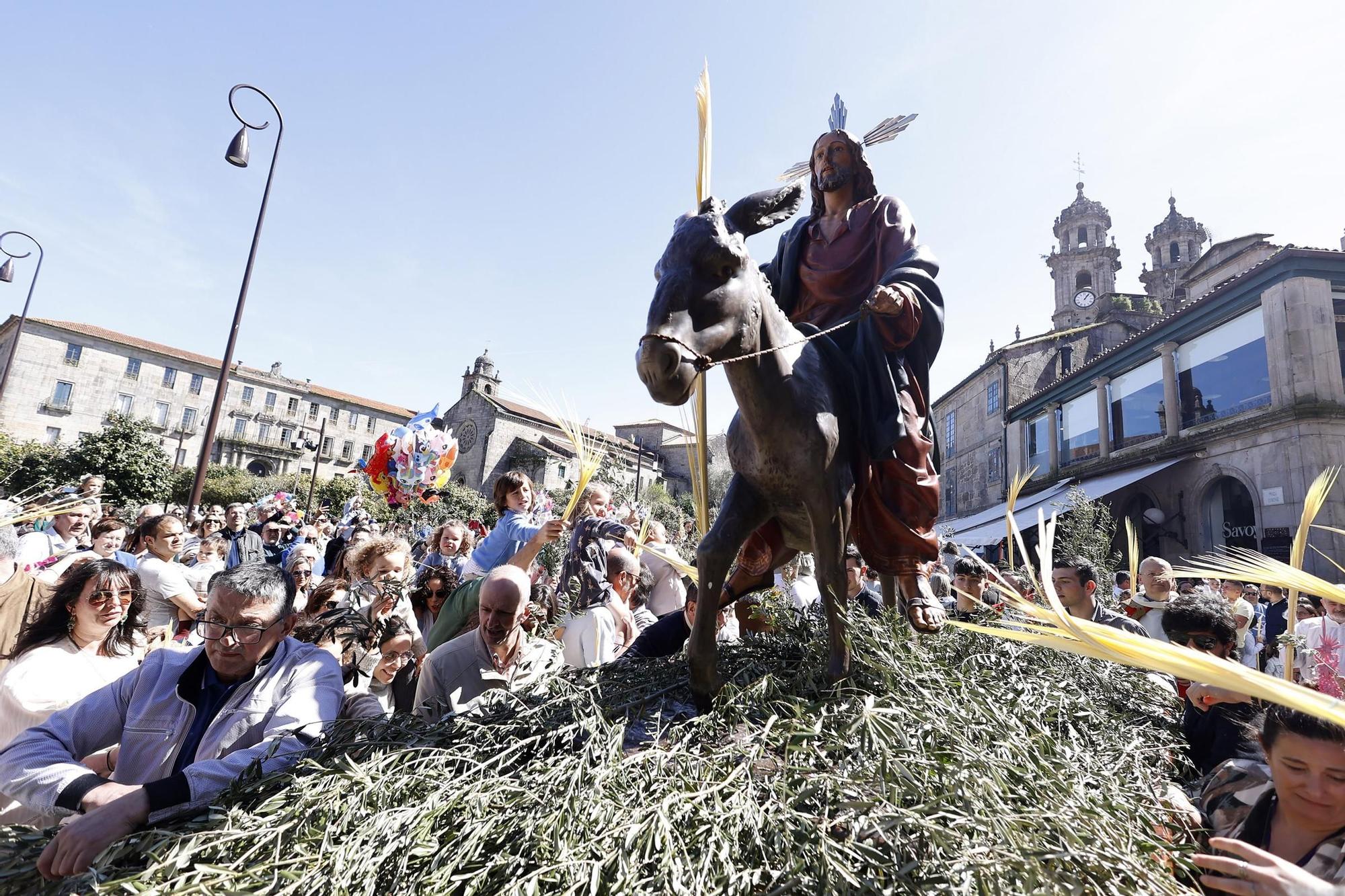 Cientos de fieles acuden a la procesión de la 'Burrita'