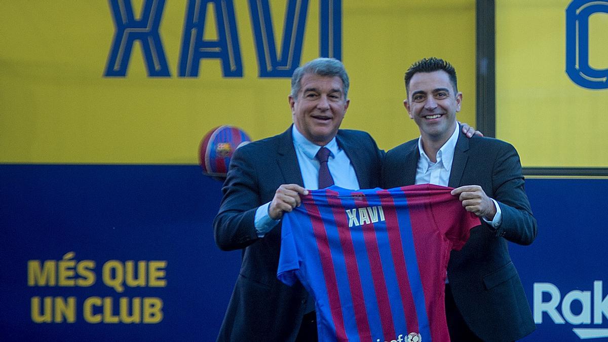 Xavi, la tornada del messies que torna la fe al temple culer