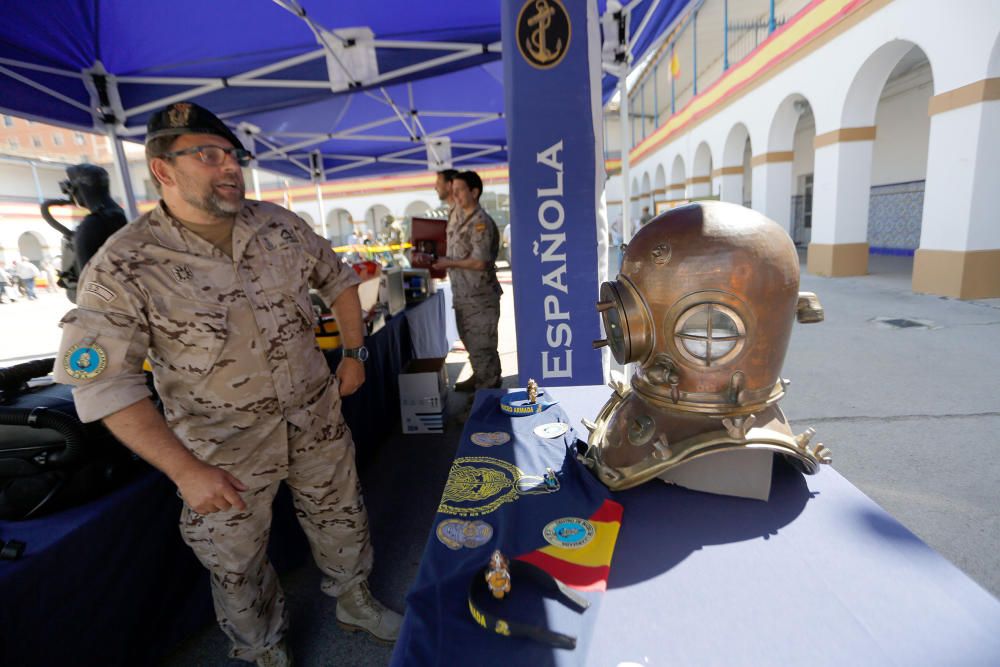 Exhibición de vehículos en el cuartel de San Juan de Ribera