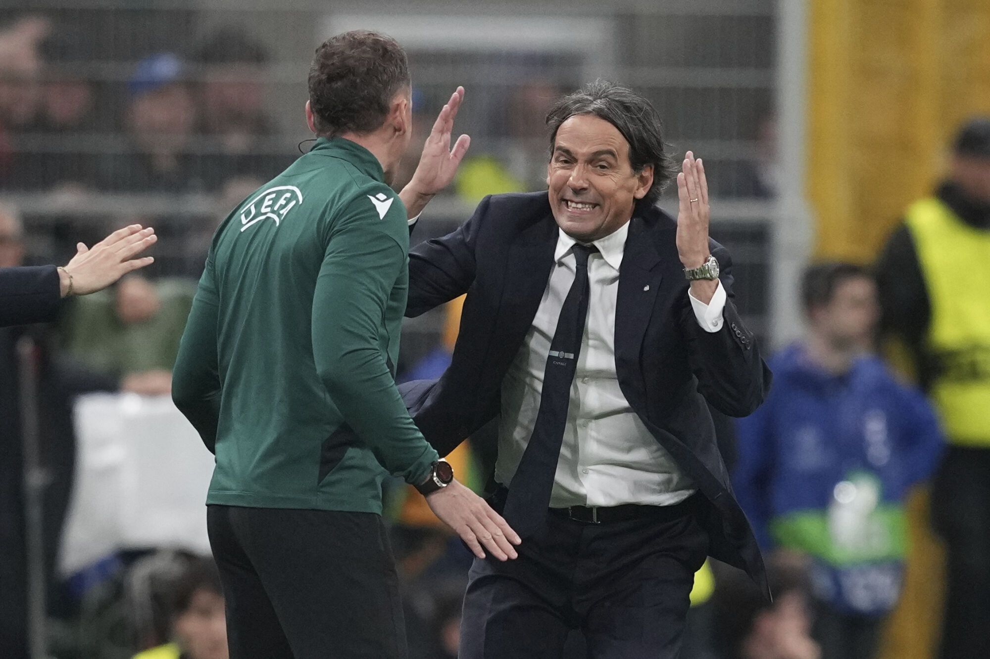 Inter Milan's head coach Simone Inzaghi shouts at UEFA official during the Champions League semifinal second leg soccer match between Inter Milan and Barcelona at San Siro stadium in Milan , Italy, Tuesday, May 6, 2025. (AP Photo/Antonio Calanni)