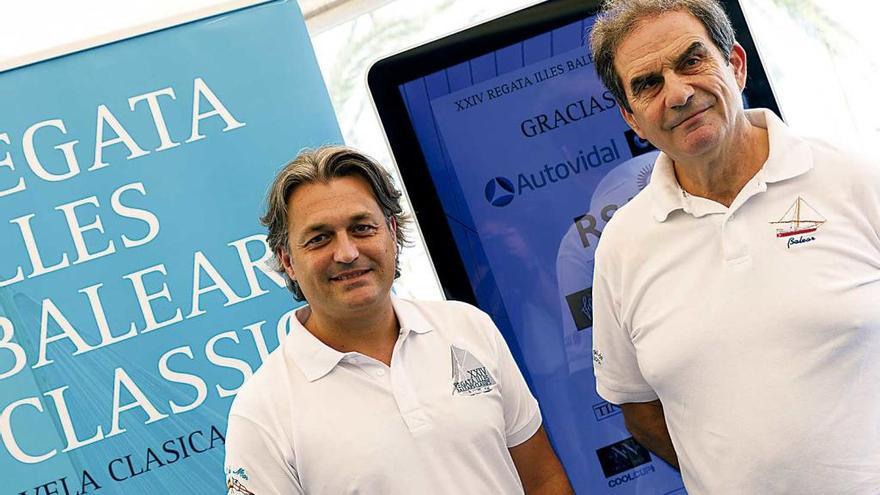 José Luis Arrom y Josep Manchado, director de Medio Ambiente del Consell, ayer en el Club de Mar.