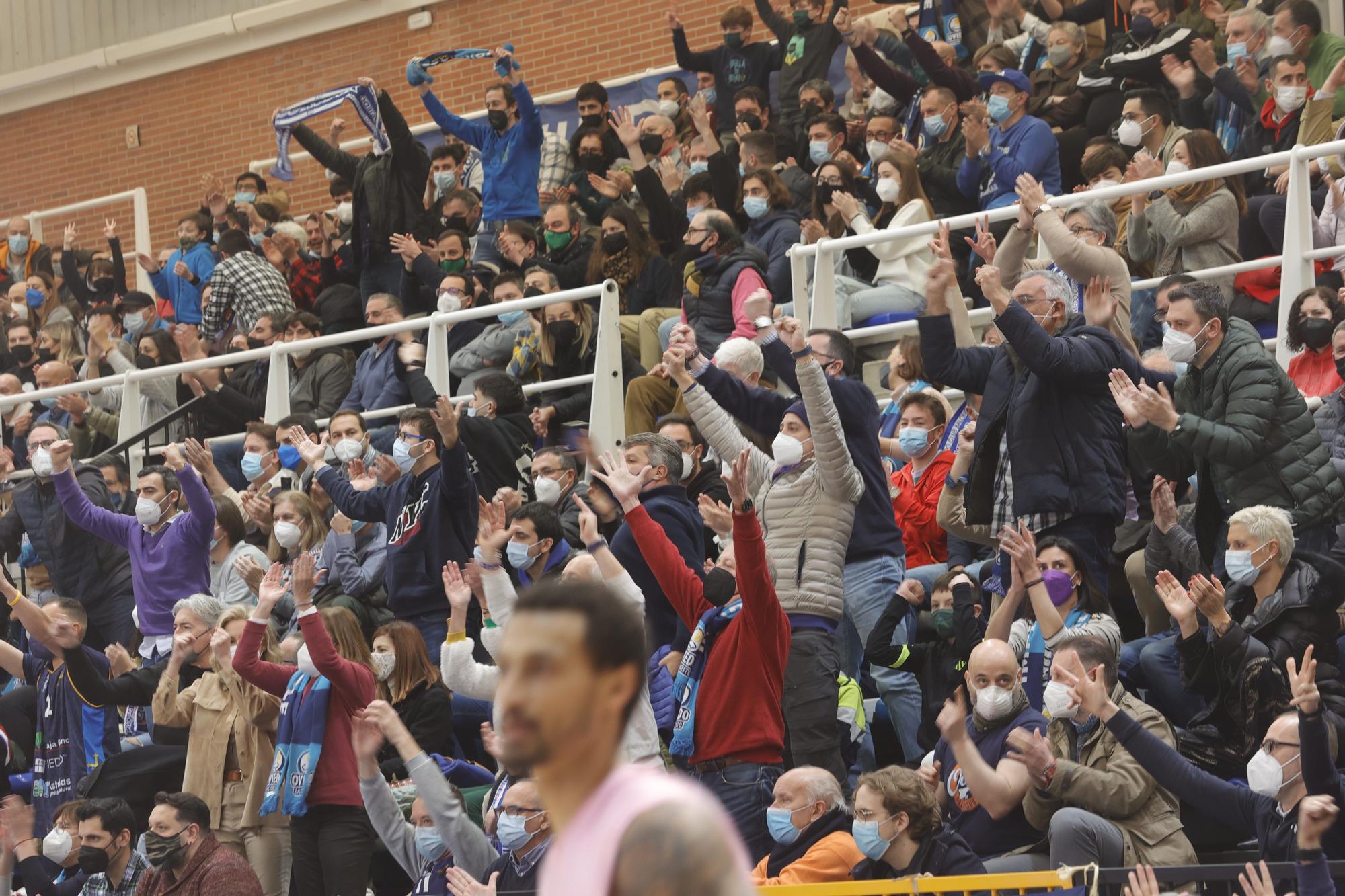 En imágenes: así fue el partido entre el Oviedo Baloncesto y el Estudiantes