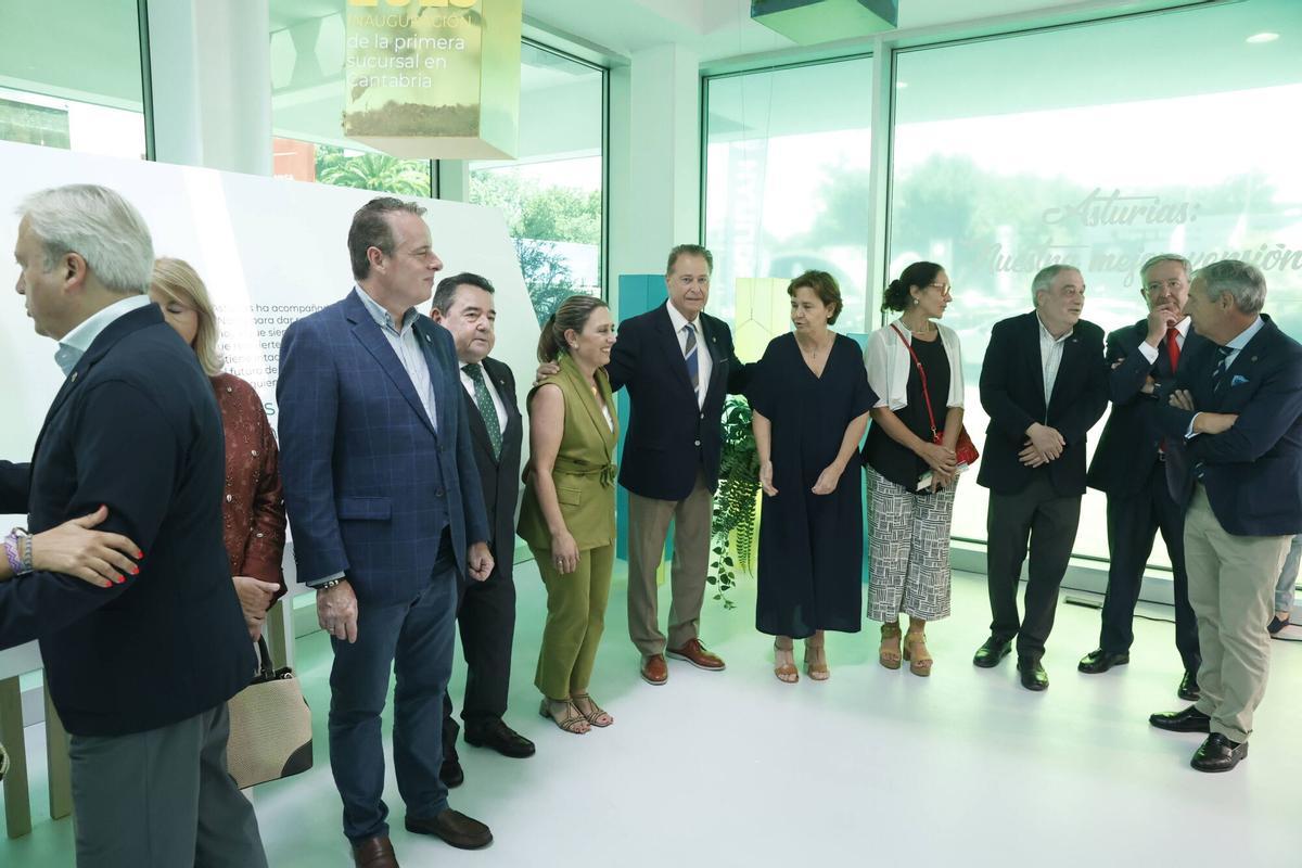 La inauguración institucional del pabellón de Caja Rural de Asturias en la Feria de Muestras, en imágenes
