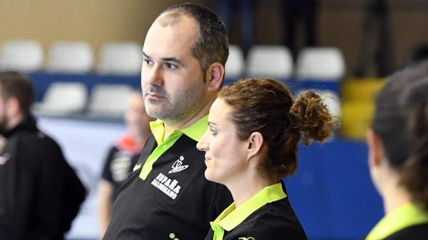 Abel Estévez y Susana Pareja, técnicos de las Guerreras B. // Valentín G. de Garay