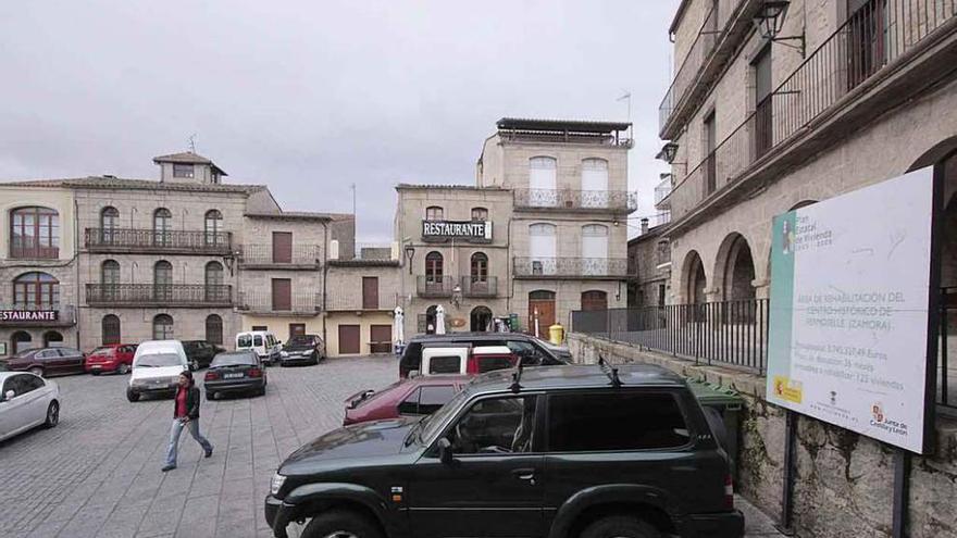 Viviendas del entorno de la Plaza Mayor de Fermoselle donde también se realizó una mejora estética.