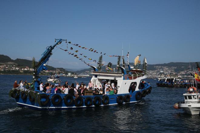 Decenas de barcos en la procesión marítima de Moaña