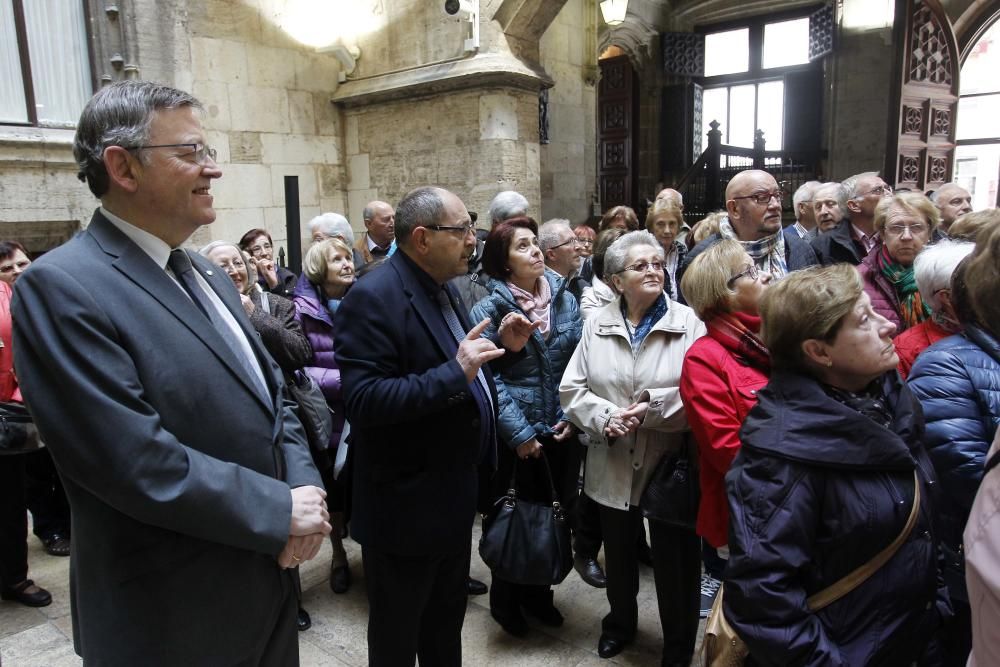 Vecinos de Morella, de visita en el Palau de la Generalitat