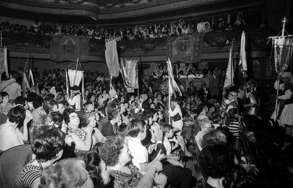 Estos días en los que deberíamos estar celebrando la Gala de elección, recordamos las imágenes de Perfecto Arjones tomadas en los años 60-70.