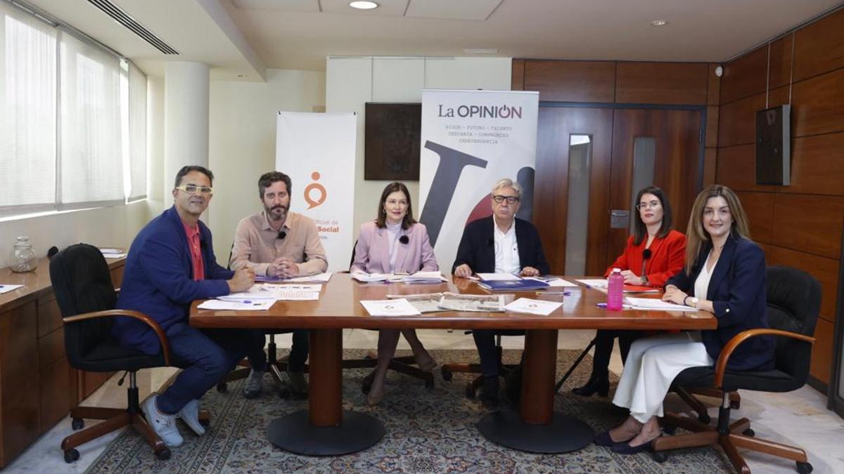 Participantes en la mesa de debate ‘El futuro de las Políticas Sociales de la   Región de Murcia: 2023-2027’.
