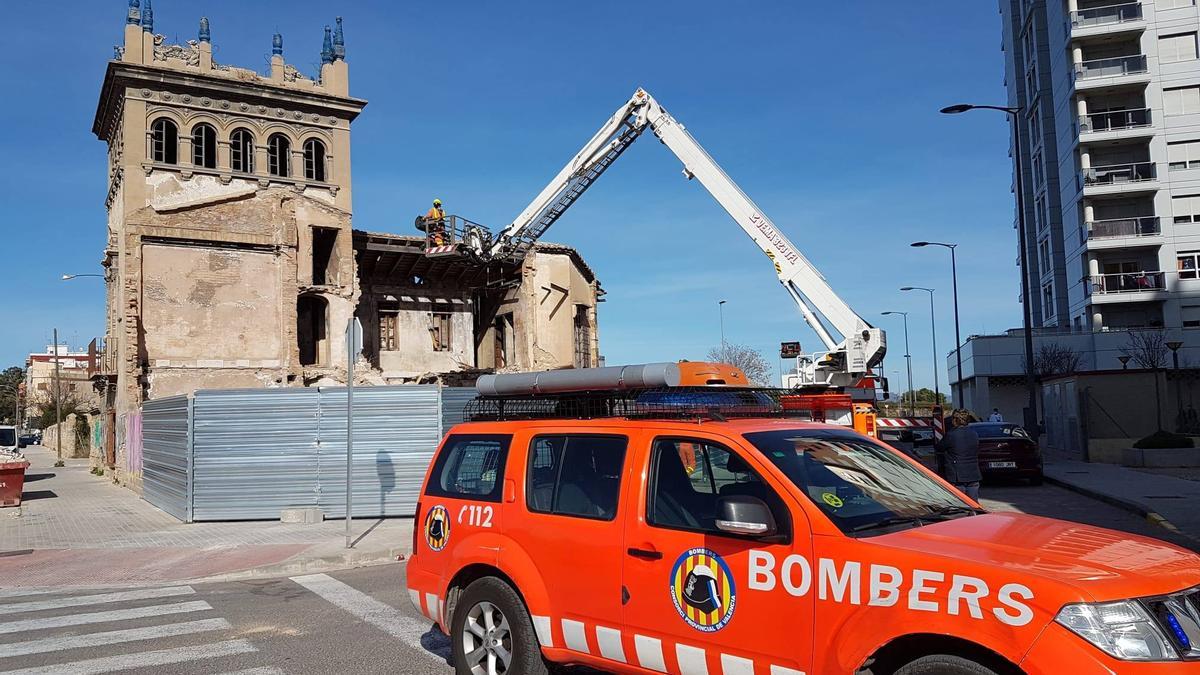 El rescate de una gata en Burjassot moviliza a Bomberos, Policía Local y Protección Civil