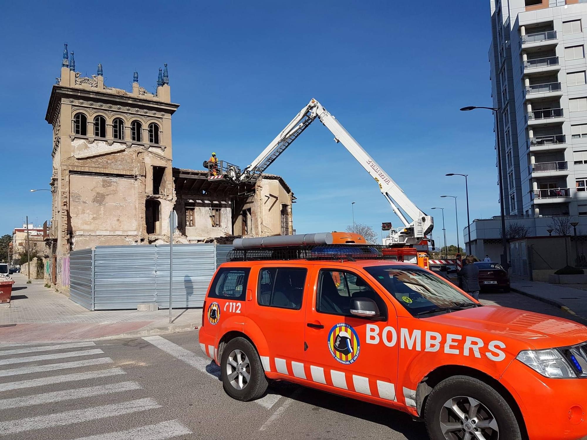 El rescate de una gata en Burjassot moviliza a Bomberos, Policía Local y Protección Civil