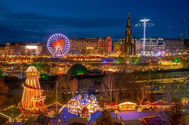 El mercado navideño de Edimburgo