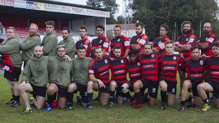 Formación del Coreti Rugby Lalín que ayer debutó como local en el campeonato de liga. // Bernabé/Ana Agra