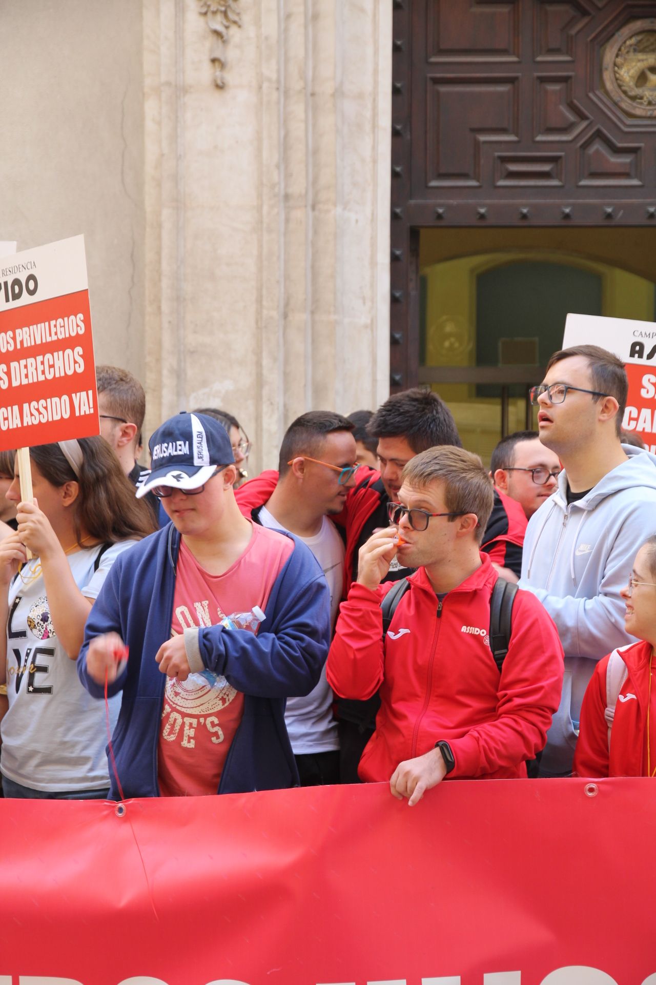 Concentración de Assido en Murcia ante la CHS