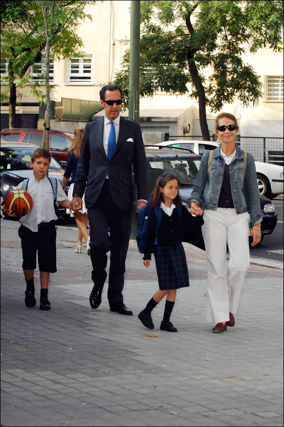 La infanta Elena y Jaime de Marichalar llevando al colegio a sus hijos Froilán y Victoria Federica