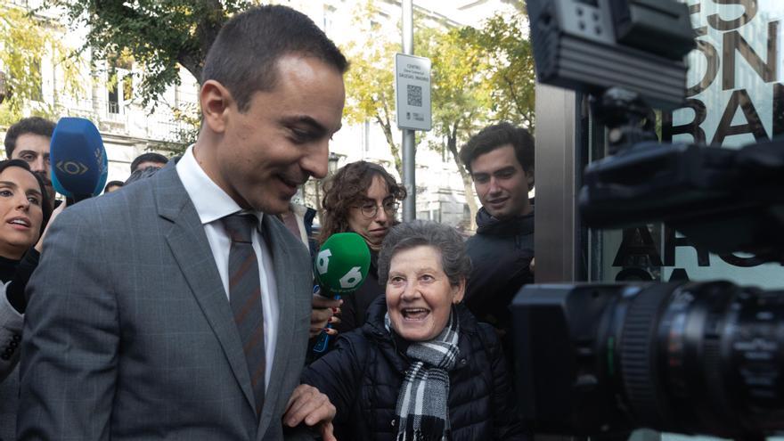 El ex secretario general del PSOE de Madrid, Juan Lobato, a su salida del Tribunal Supremo este viernes.