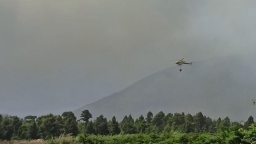 El incendio de Los Realejos se extiende a San Juan de la Rambla