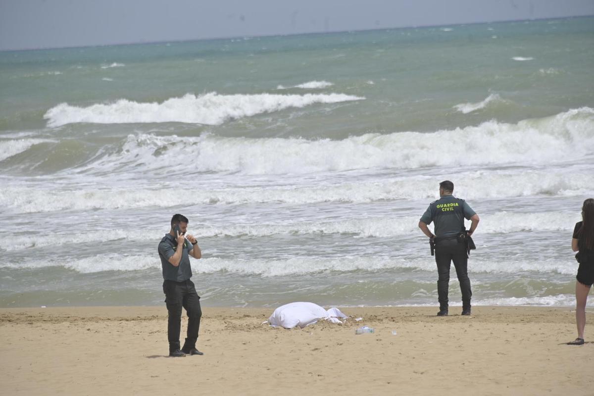 Dos hombres mueren ahogados al auxiliar a dos bañistas en apuros en ...