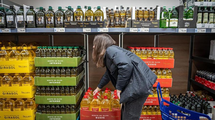 Descubren quién fabrica el aceite de Mercadona