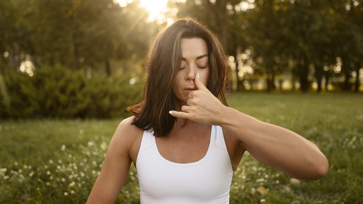 Las técnicas de respiración consciente reducen el ritmo cardiaco.