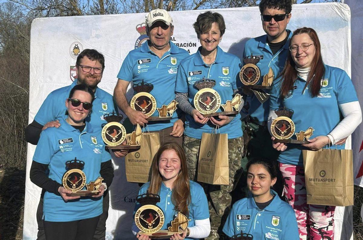 Tiradores del Arco Celta con sus premios conseguidos en el Nacional de Recorridos de Caza con Arco. | FDV