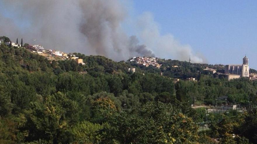 Activen en prealerta el pla d&#039;emergències Infocat per l&#039;incendi