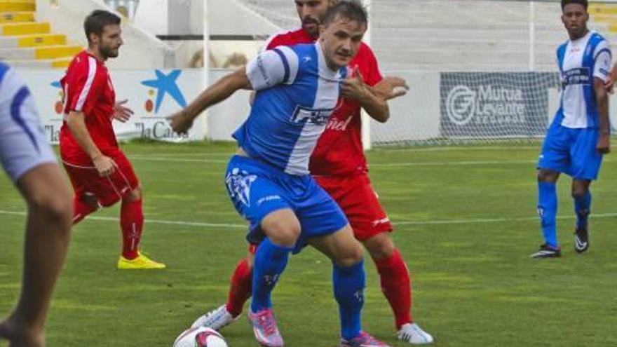 Borja Sánchez durante el amistoso frente al Ontinyent.