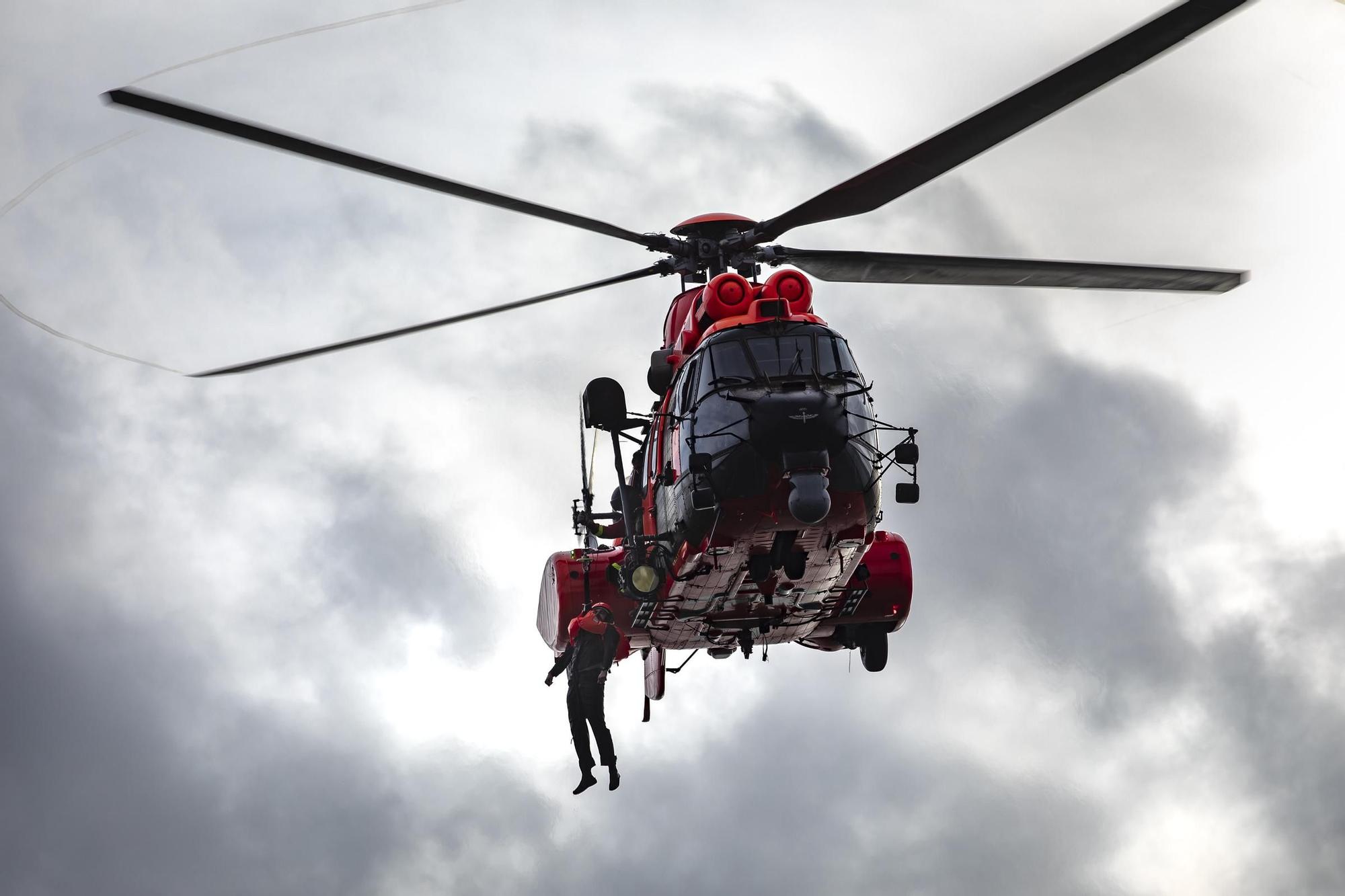 Helicópteros militares del Ejército de tierra realizan prácticas de rescate en Pollença.