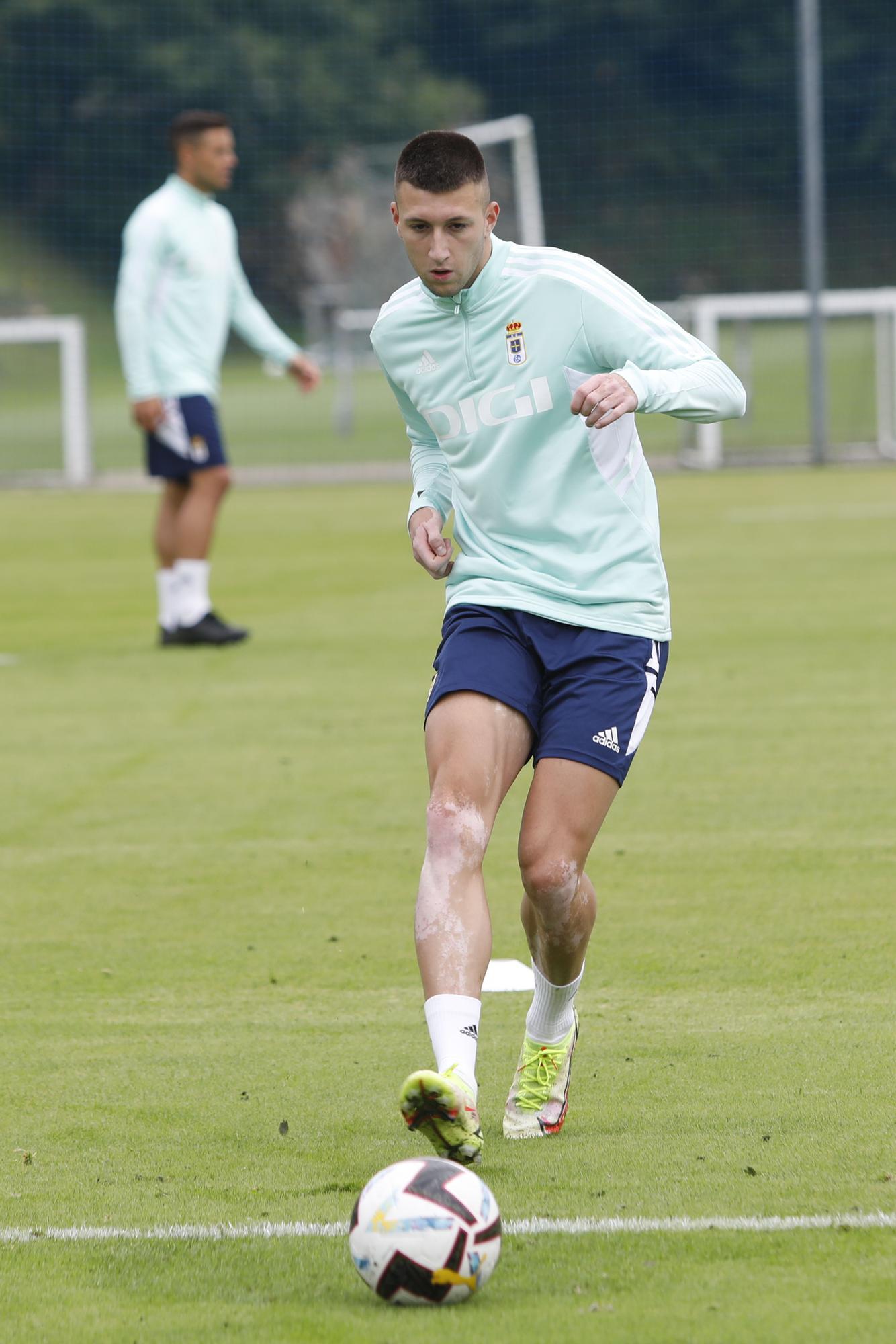 EN IMÁGENES: el primer entrenamiento del Oviedo