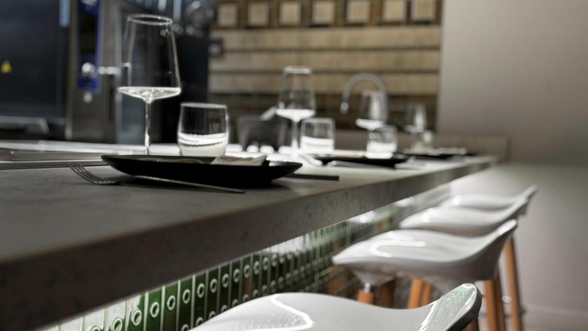 La barra del restaurante Ome.